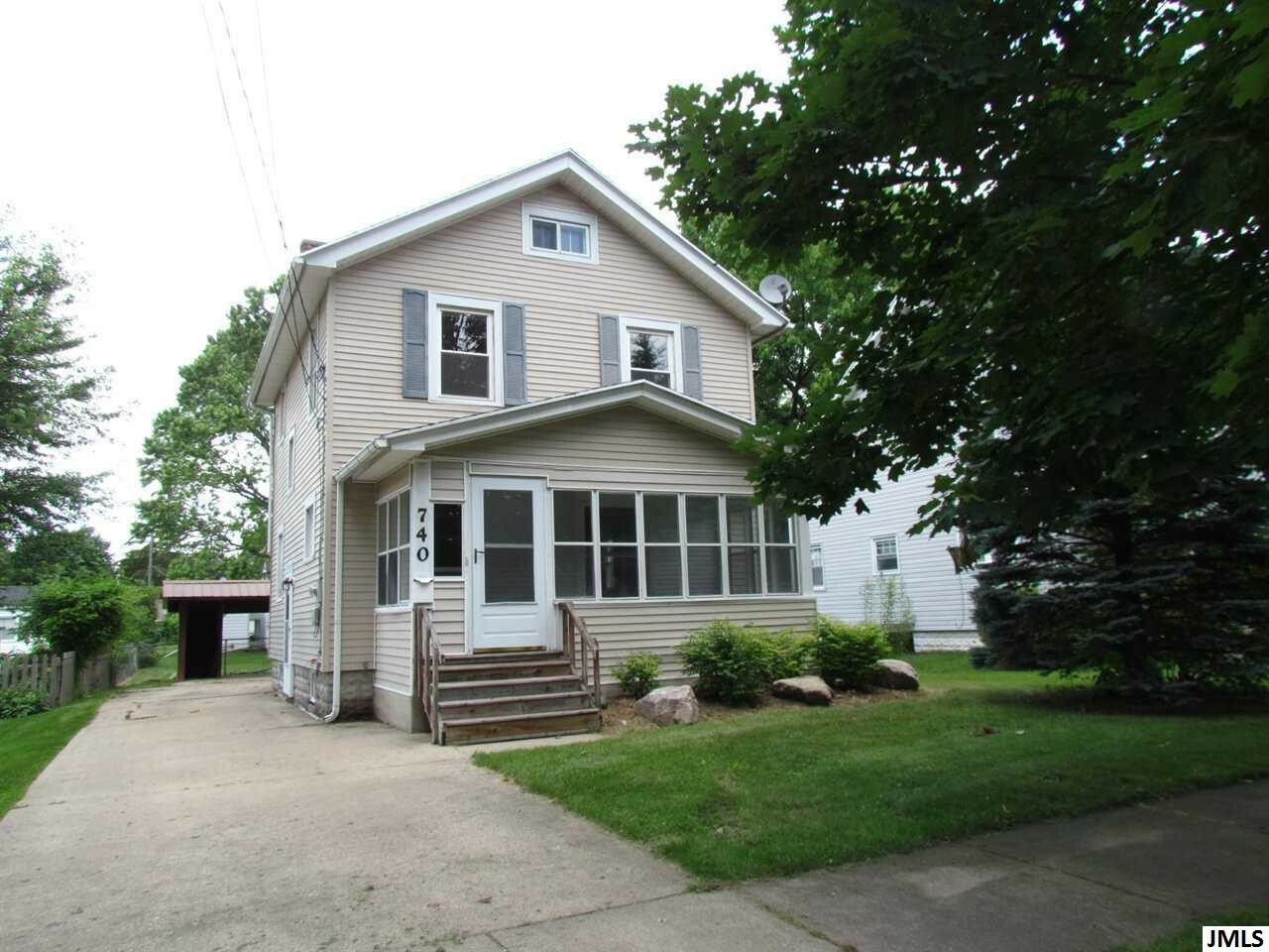 Property Photo:  740 Glenwood  MI 49203 