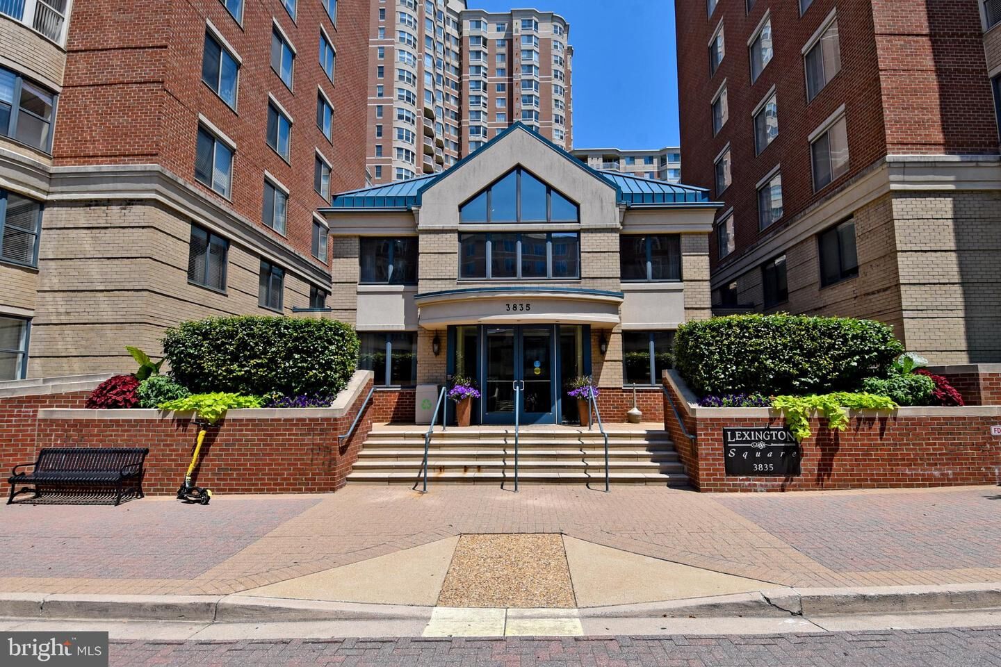 Property Photo: 3835 9th Street N 505E VA 22203