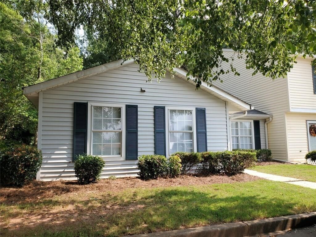 Property Photo:  401 Bainbridge Drive  GA 30253 