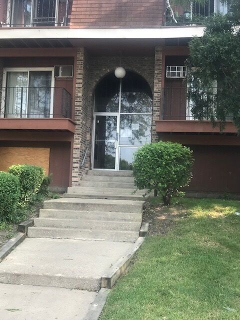 Property Photo: 565 Heritage Drive 1-109 IL 60169