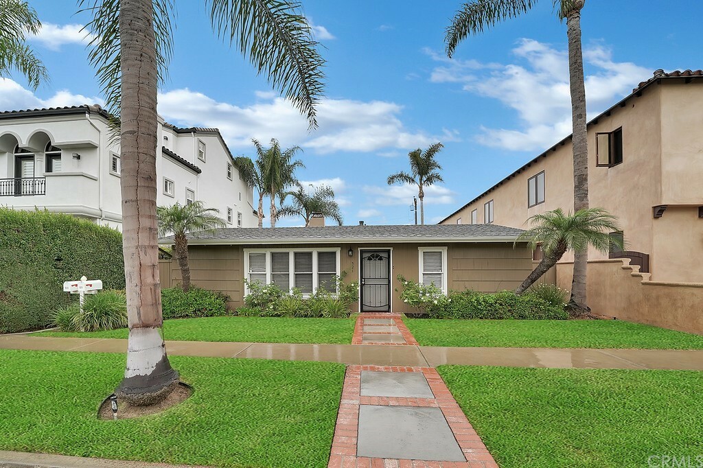 Property Photo: 521 12th Street CA 92648
