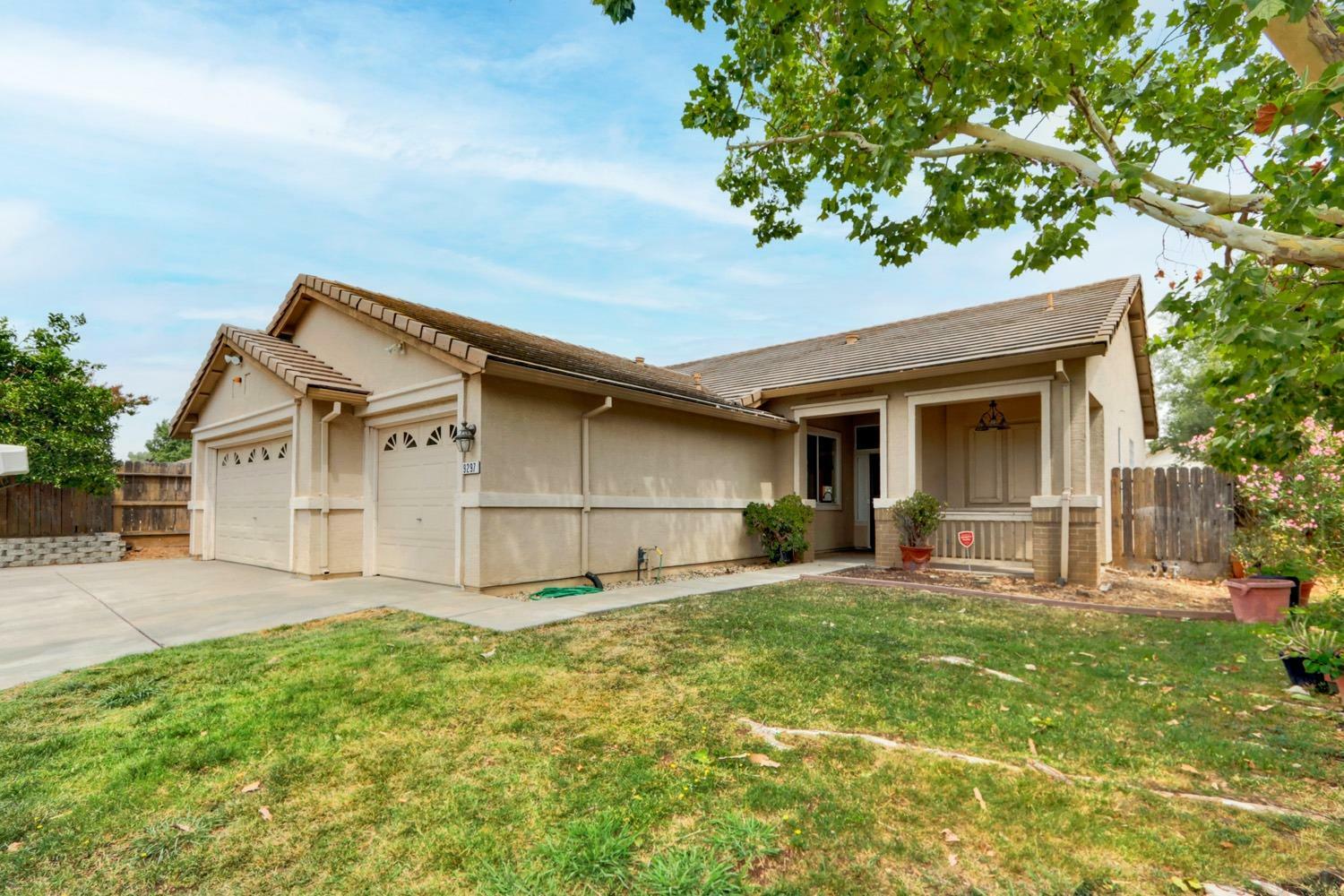 Property Photo:  9297 Fosdyke Court  CA 95829 