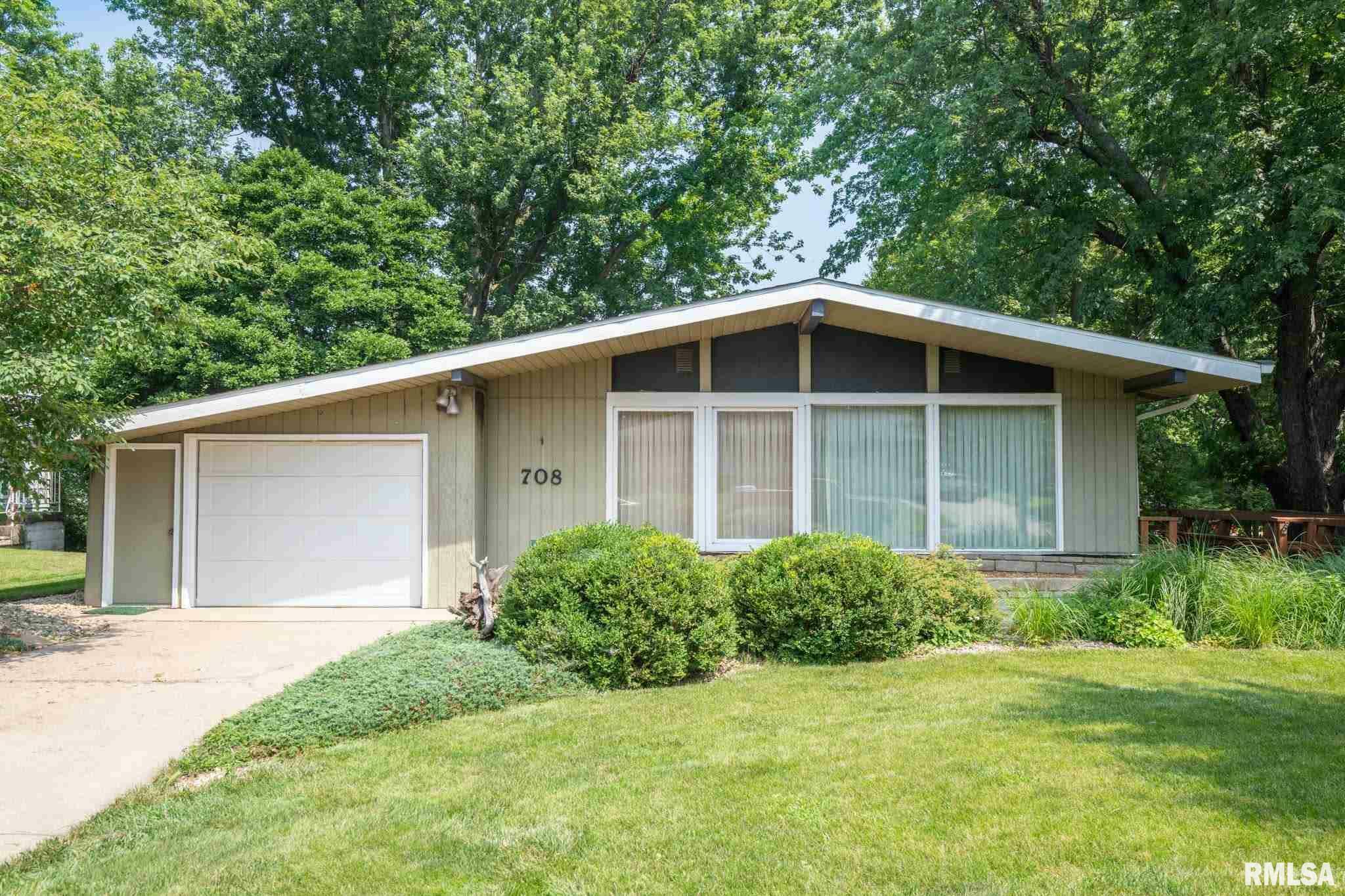 Property Photo:  708 W Davison  IL 61561 