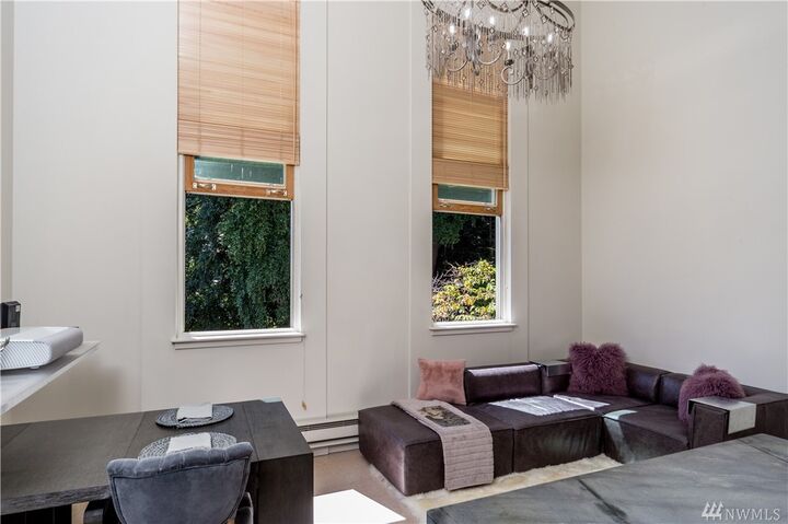 Property Photo:  842 Washington St 203  WA 98368 