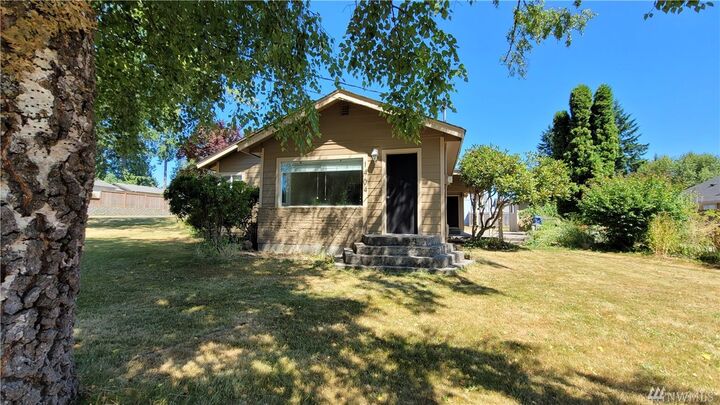 Property Photo: 1404 Dickinson Ave WA 98584