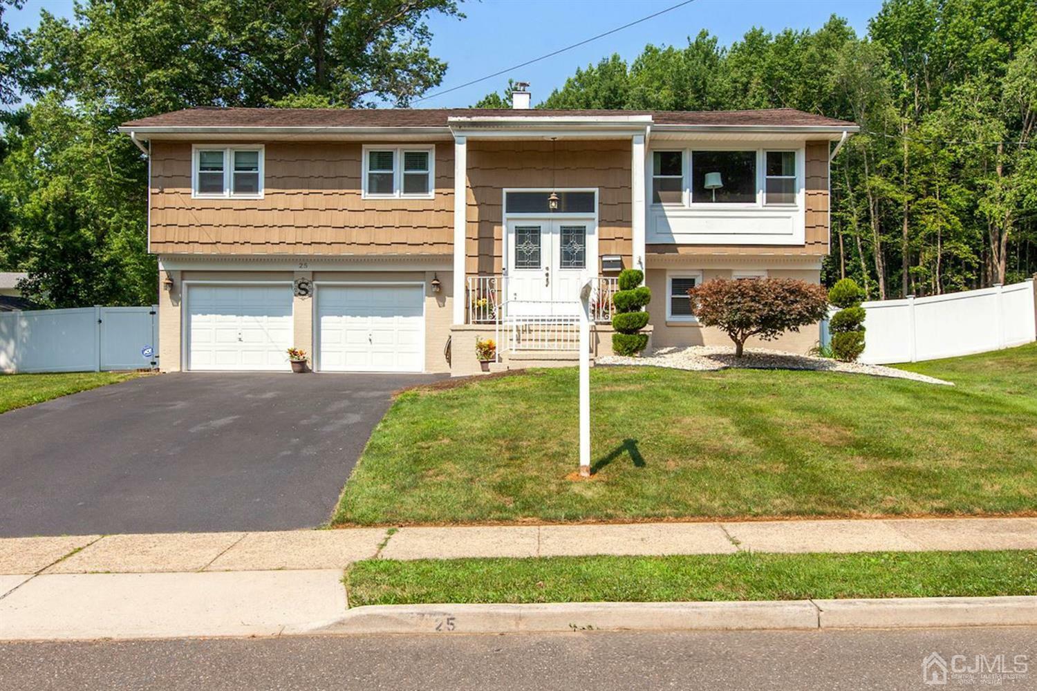 Property Photo:  25 Valley Vale Drive  NJ 08857 