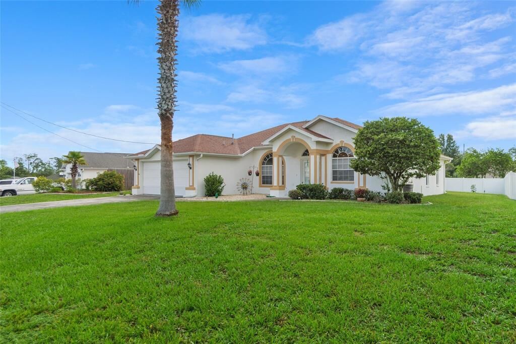 Property Photo:  