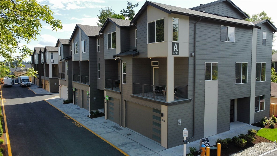 Property Photo: 4702 164th St SW B1 WA 98087