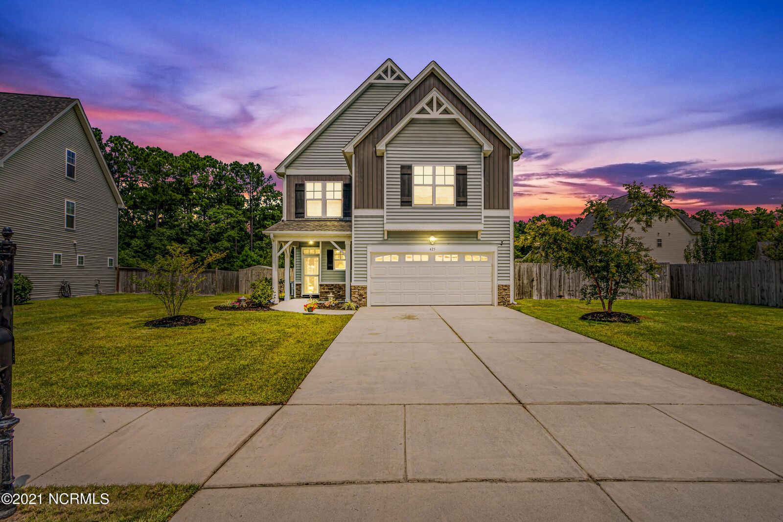 Property Photo:  425 Savannah Drive  NC 28546 