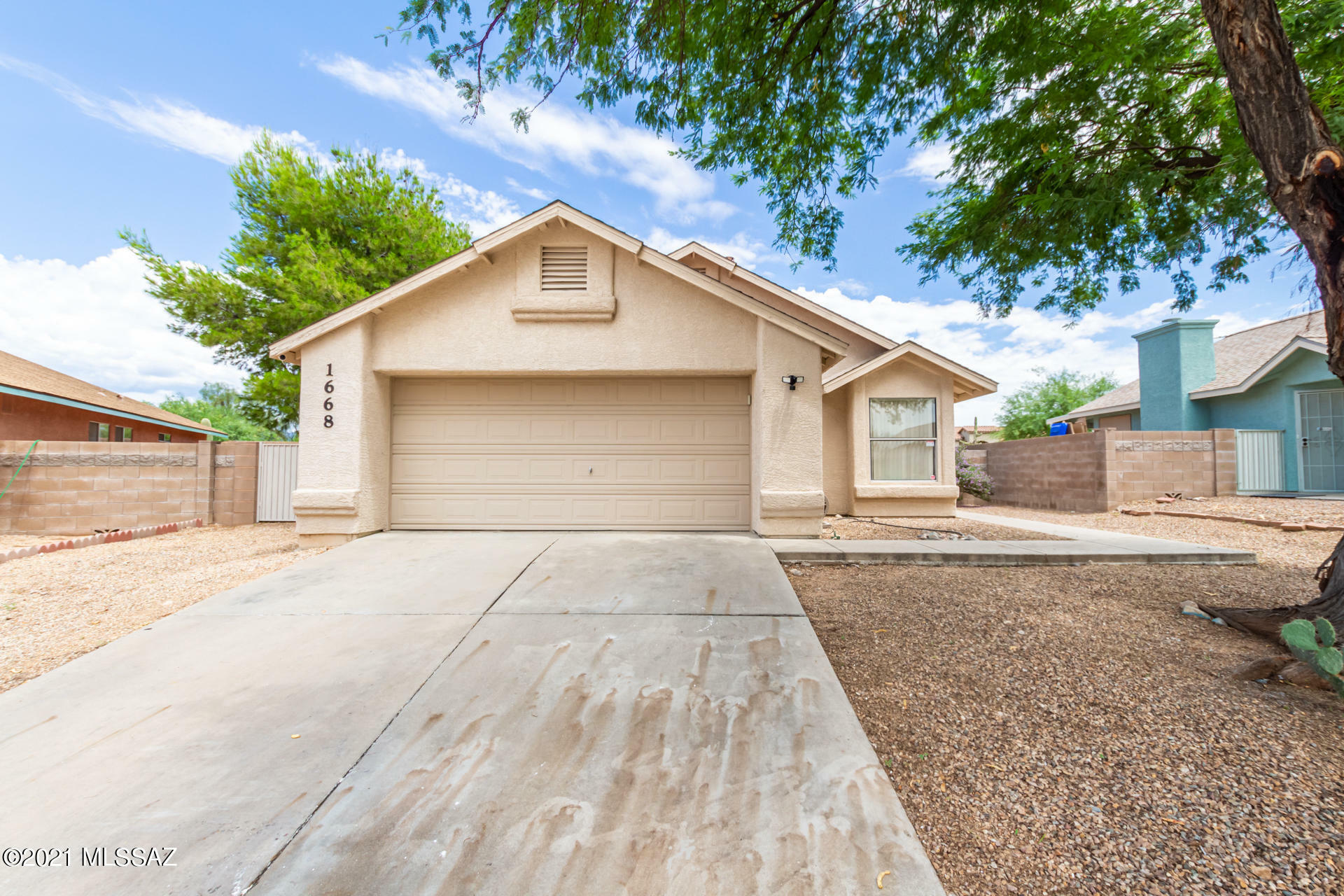 Property Photo:  1668 N Amberbrooke Avenue  AZ 85745 