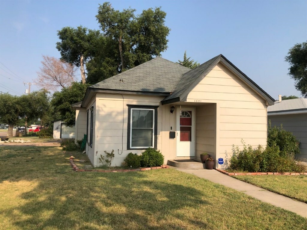 Property Photo:  1601 North 6th Street  KS 67846 