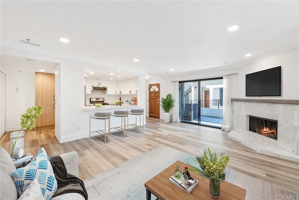 Property Photo:  345 Avocado Street D1  CA 92627 