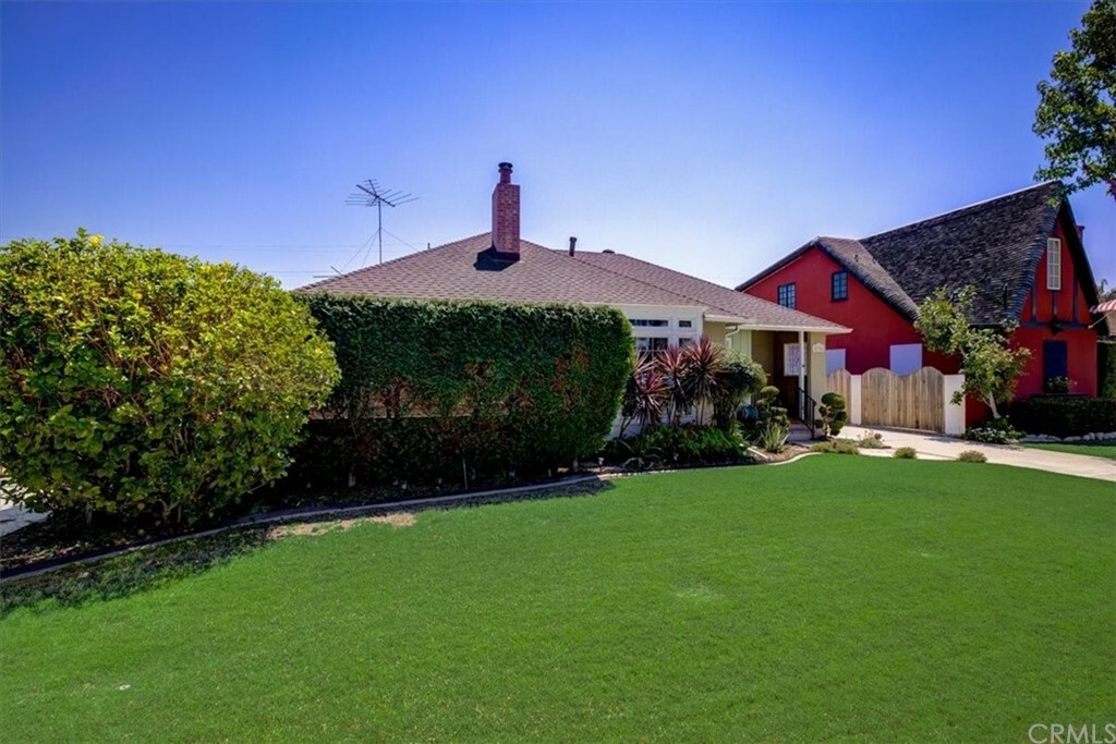 Property Photo: 5336 E Village Road CA 90808