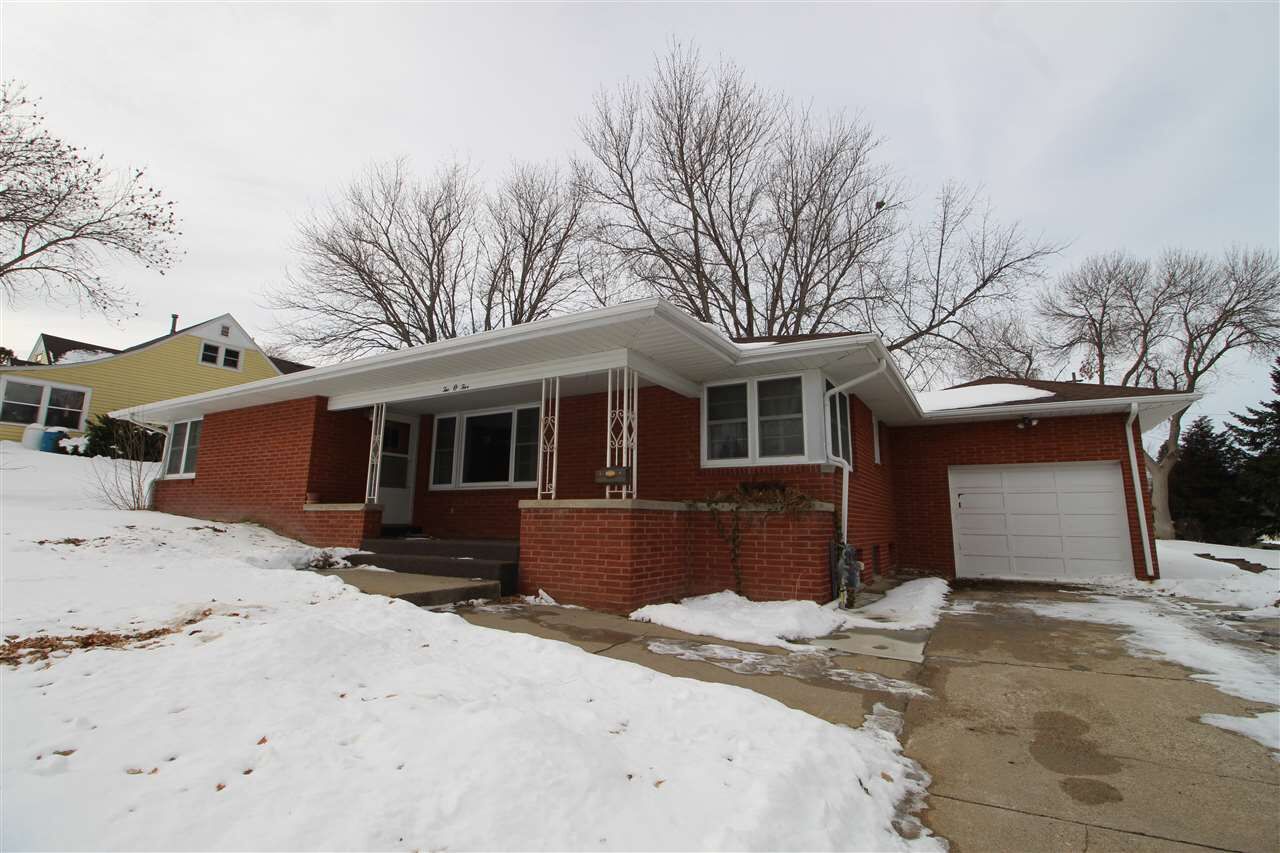 Property Photo: 205 N 18th NE 68701