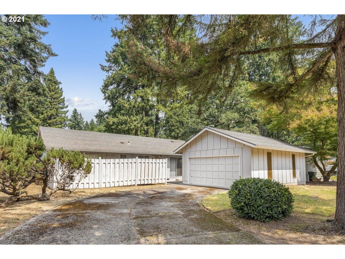 Property Photo: 4241 Cobb Way OR 97035