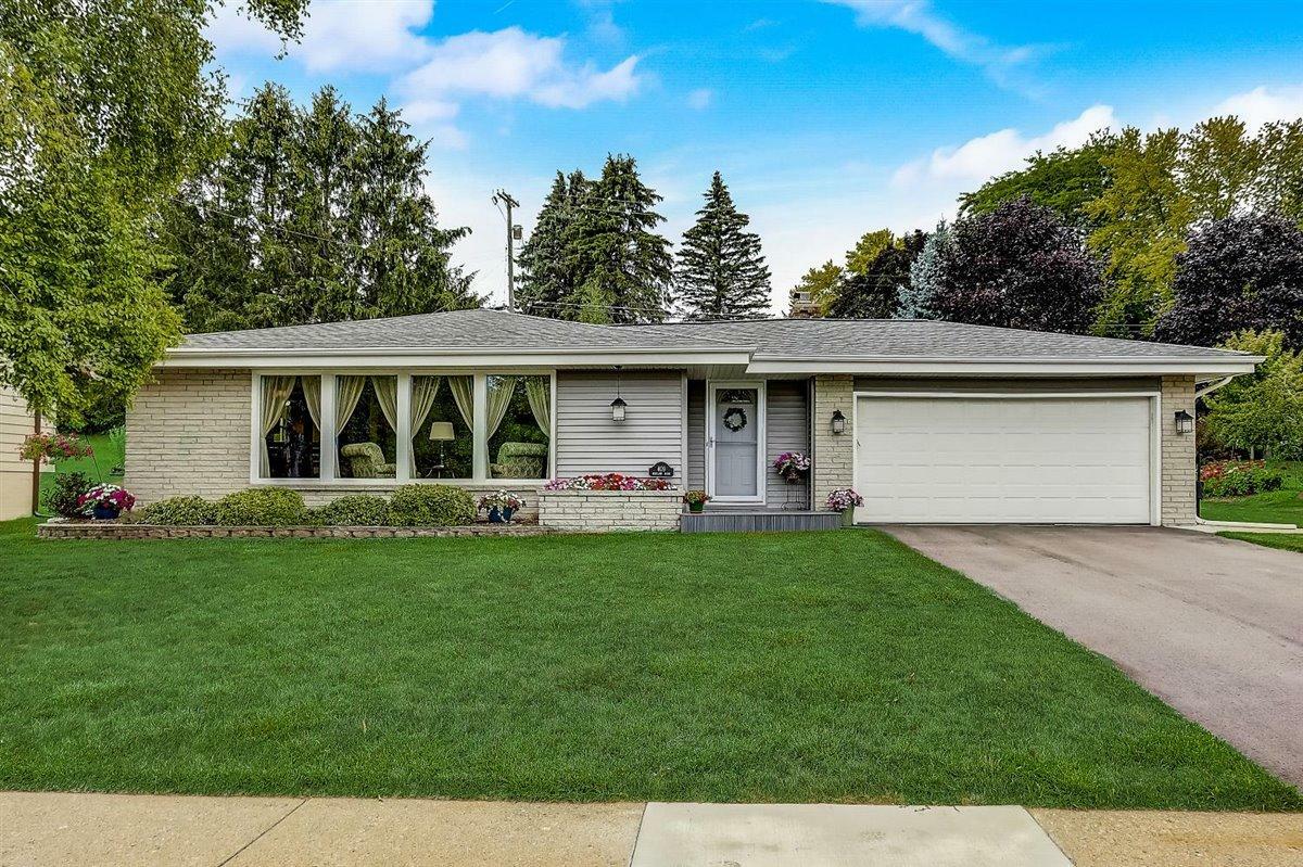 Property Photo:  409 Highland Dr  WI 53024 