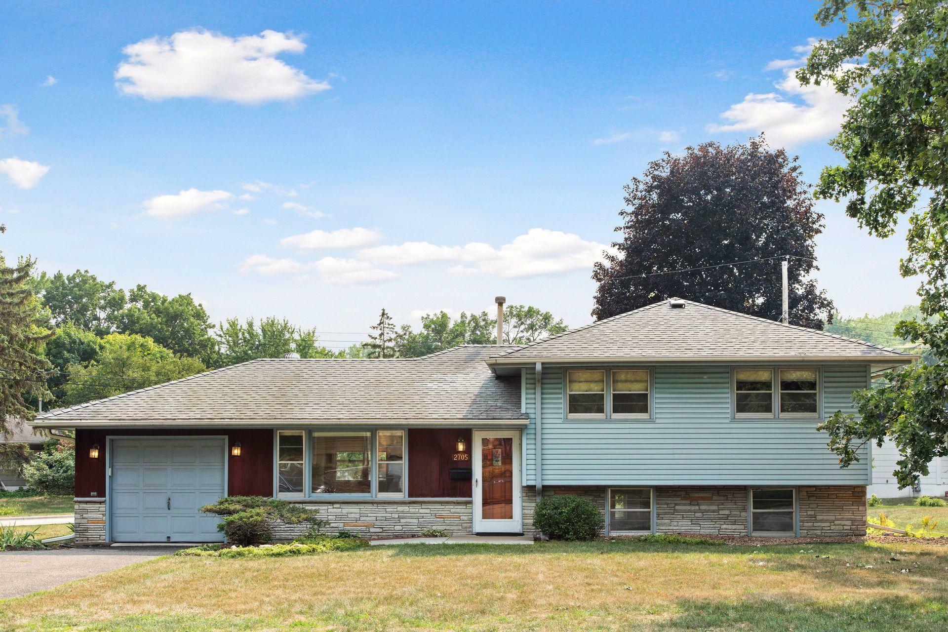 Property Photo:  2705 Regent Avenue N  MN 55422 