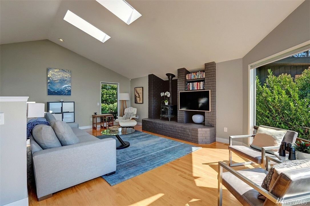 Property Photo: 1139 Vista Place WA 98020