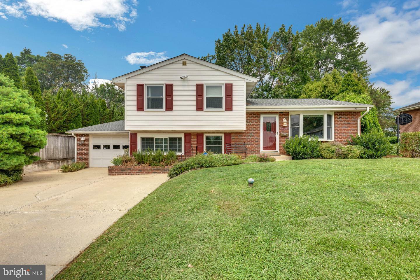 Property Photo: 1422 Sandwood Road PA 19428
