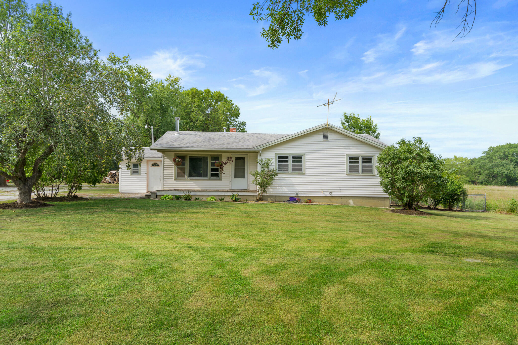 Property Photo:  8611 E Elkin Rd  MO 65255 