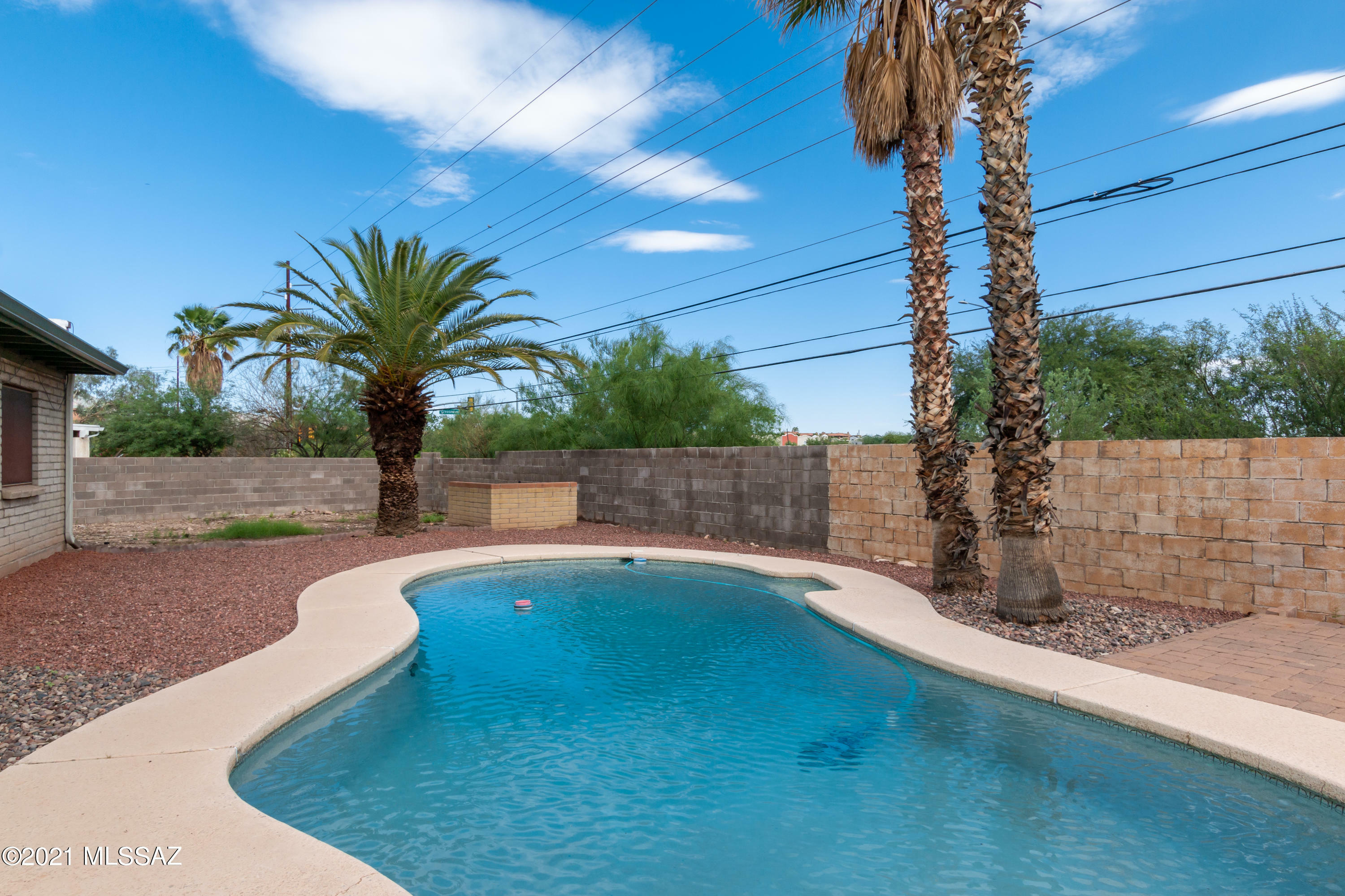 Property Photo:  2390 N Camino Mateo  AZ 85745 