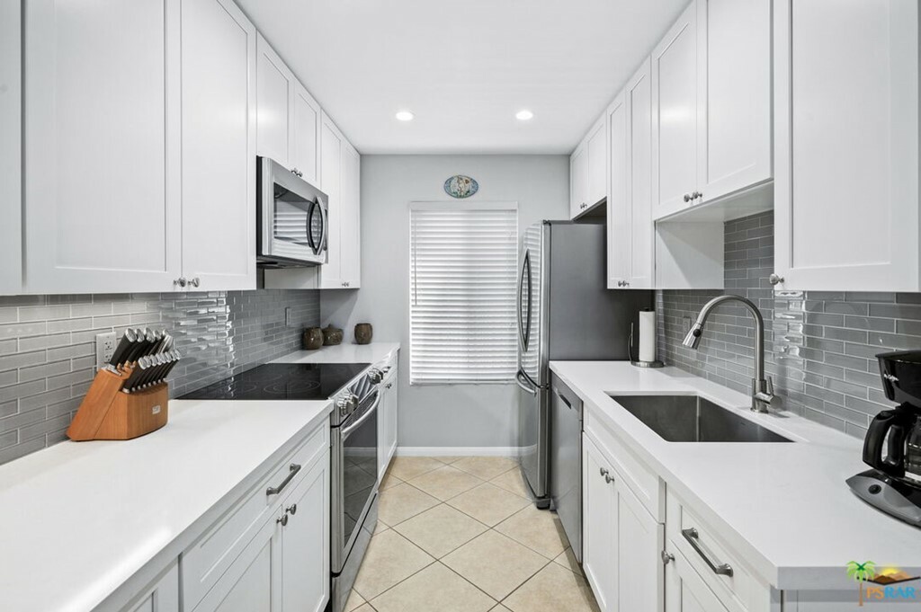 Property Photo:  1409 N Sunrise Way 53  CA 92262 