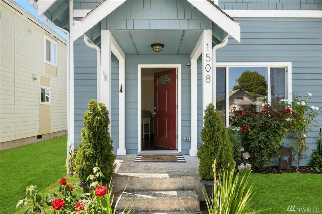 Property Photo: 1508 Maple Street WA 98201