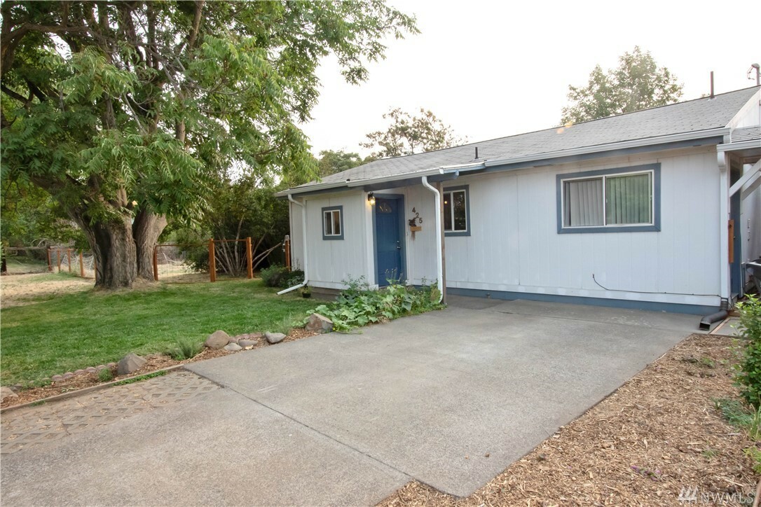 Property Photo:  425 Sycamore St  WA 99362 