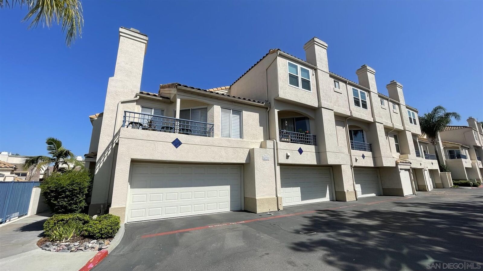 Property Photo: 6131 Calle Mariselda 106 CA 92124