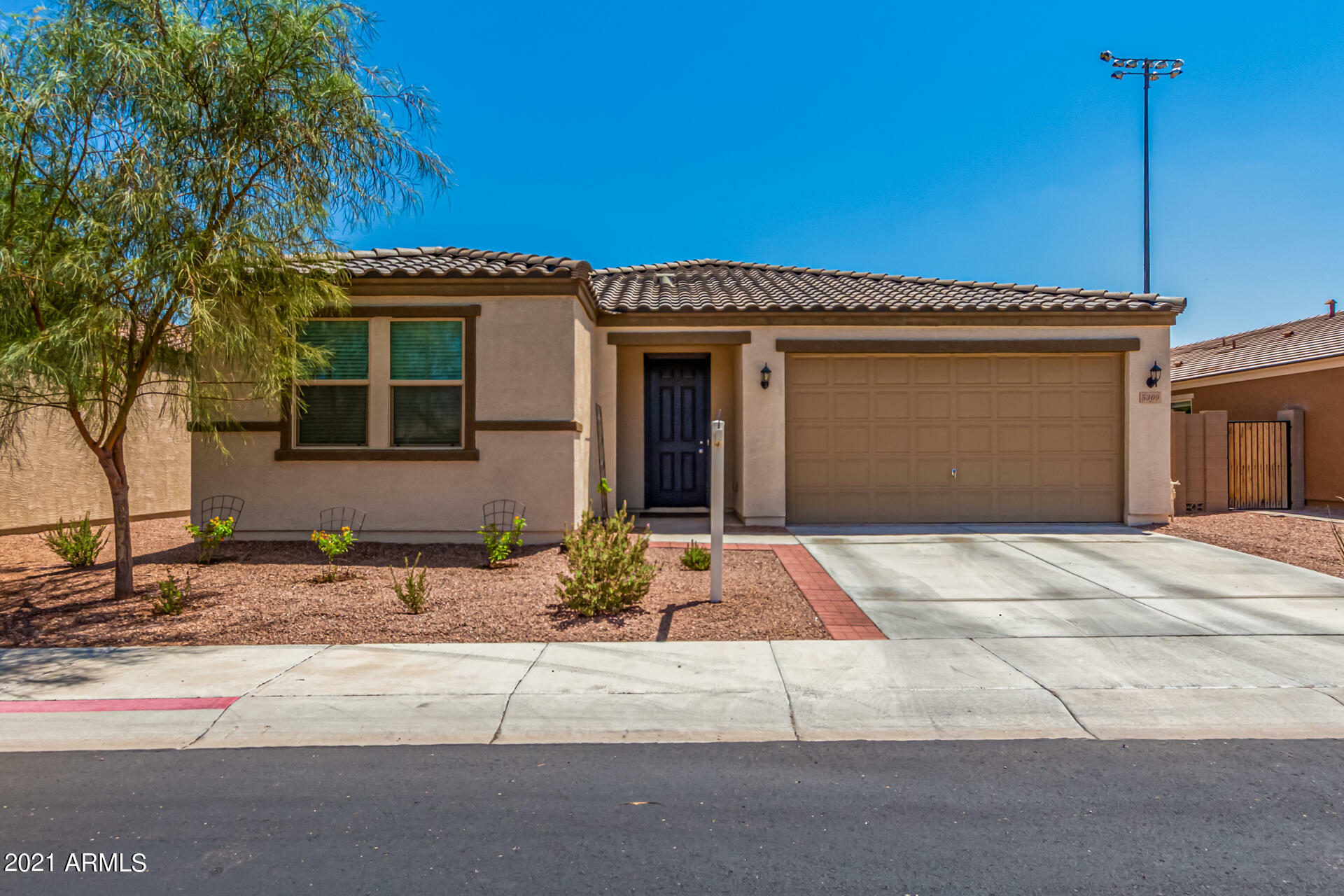 Property Photo:  5309 S 18th Place  AZ 85040 