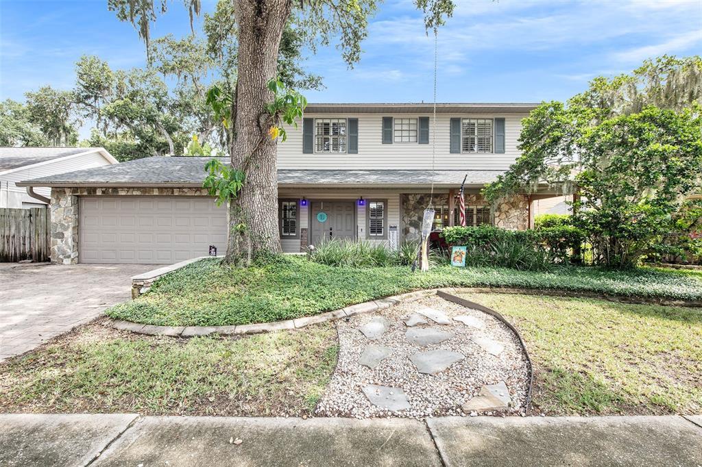 Property Photo: 1010 Mallow Way FL 33510
