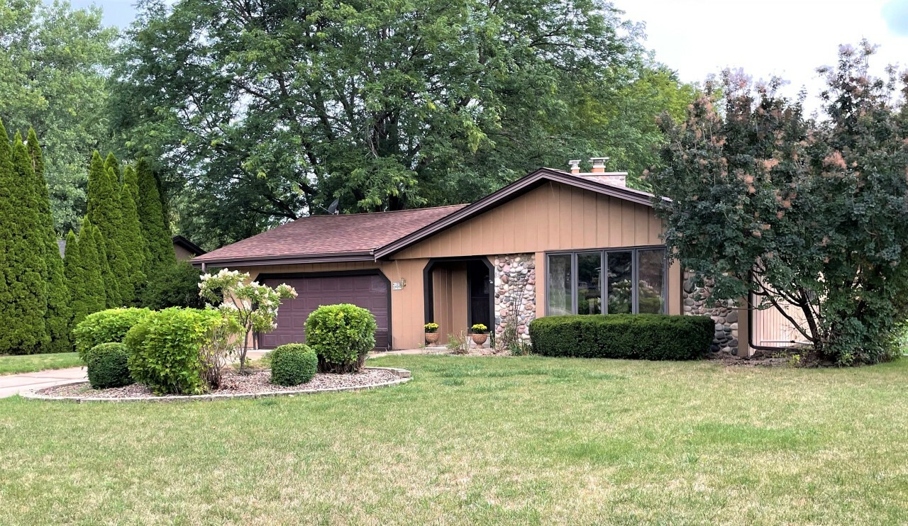 Property Photo: W125s7575 Essex Ct WI 53150