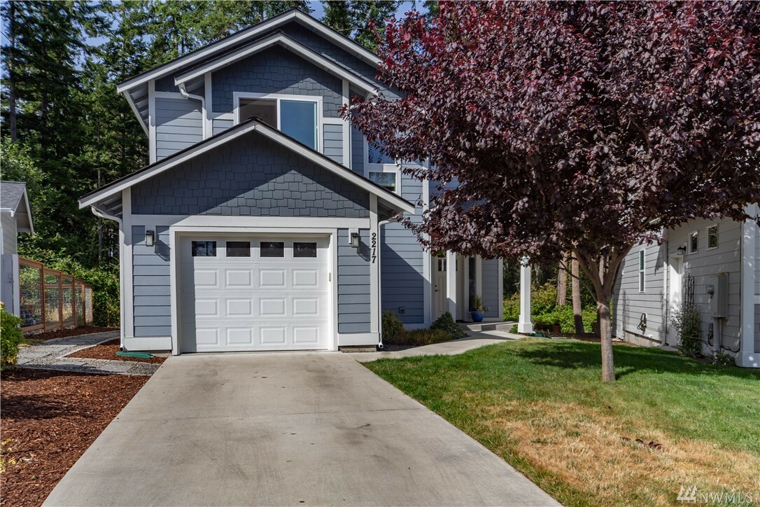 Property Photo:  2217 E Rosecrans Ct  WA 98368 