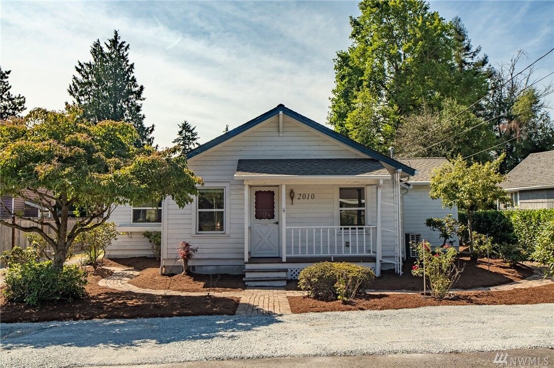 Property Photo:  2010 74th St SE  WA 98203 