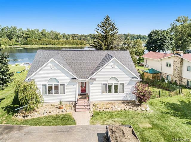 Property Photo: 910 Dunleavy Drive MI 48356
