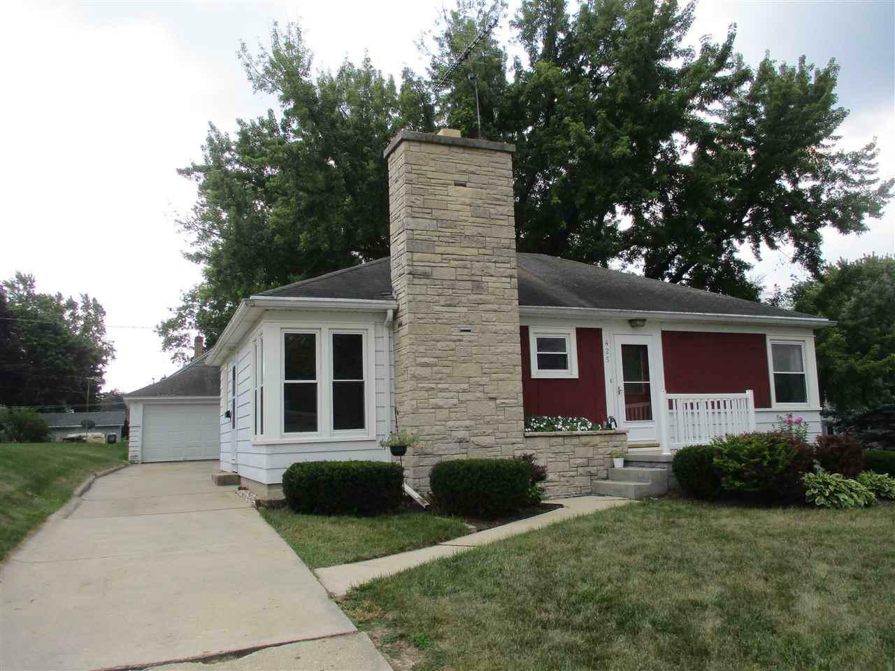 Property Photo:  425 Ruedebusch Ave  WI 53050 