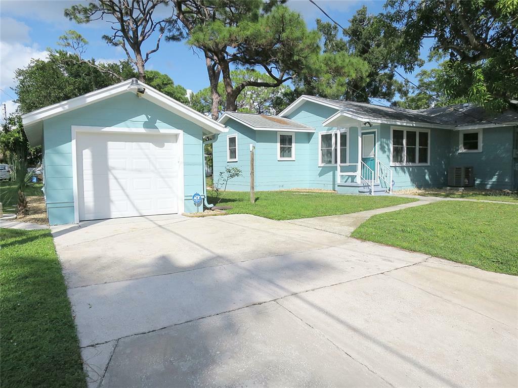 Property Photo: 1418 W 29th Street W FL 34205