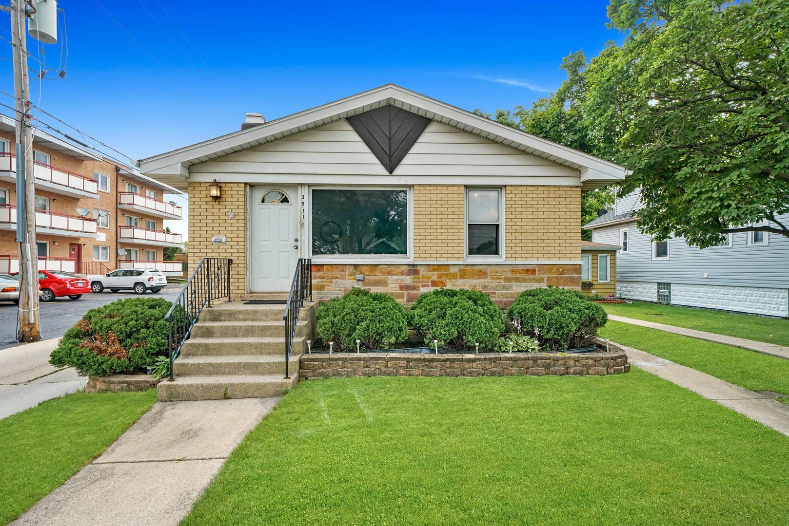 Property Photo:  3911 Gunderson Avenue  IL 60402 