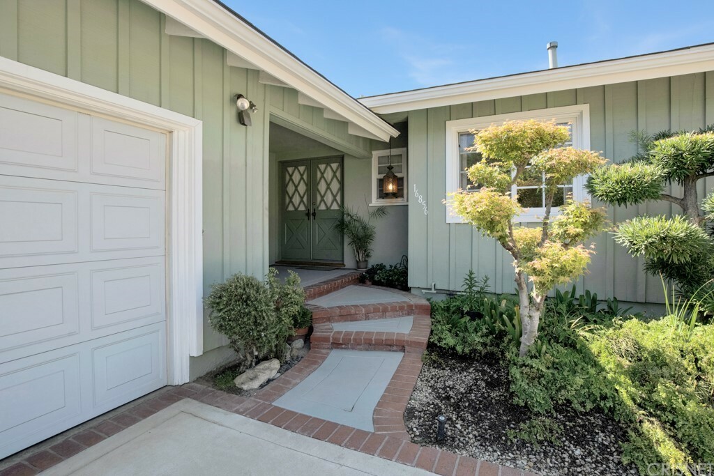 Property Photo:  16856 Marilla Street  CA 91343 