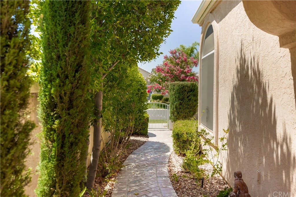 Property Photo: 23937 Via Pamilla CA 92562