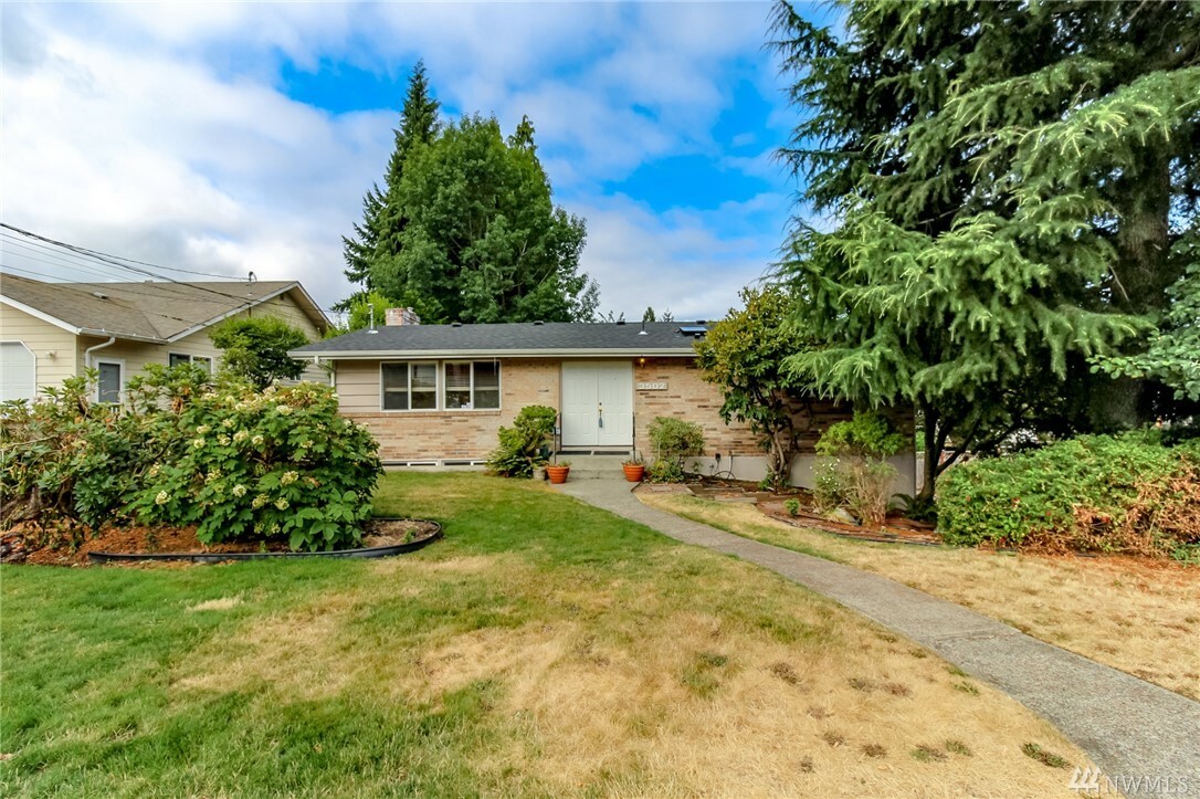 Property Photo:  3502 Locust Ave W  WA 98466 