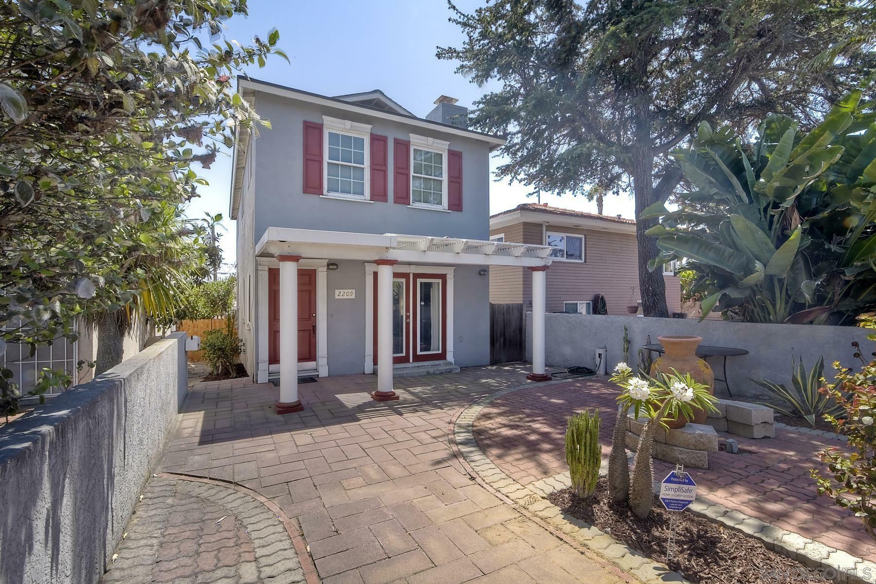 Property Photo: 2209 Emerald St CA 92109