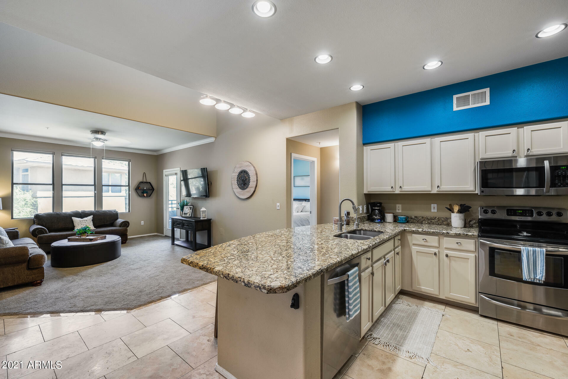 Property Photo:  20100 N 78th Place 2039  AZ 85255 
