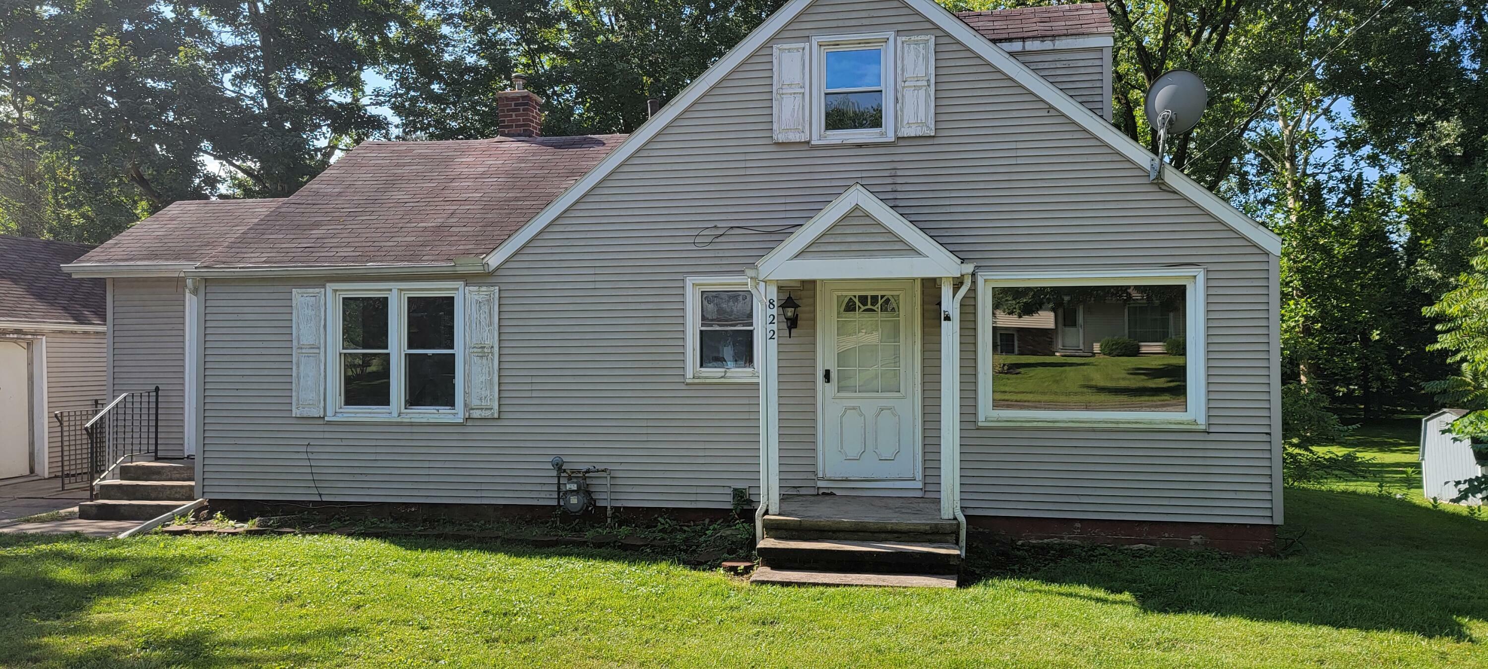 Property Photo:  822 Brown Street  MI 49120 