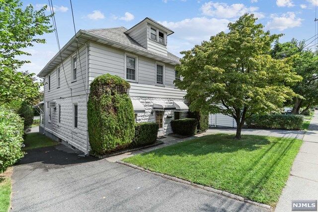 Property Photo:  190 East Lindsley Road  NJ 07009 