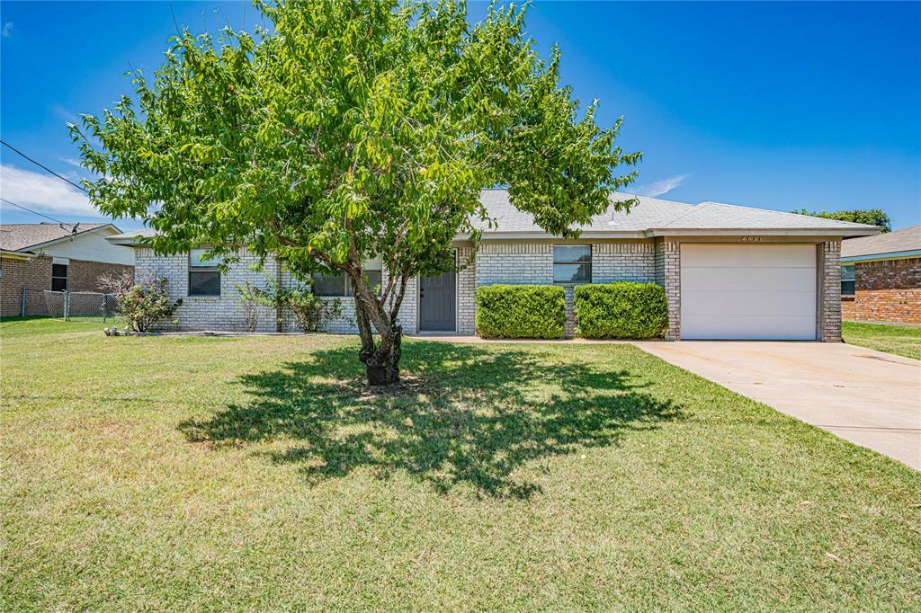 Property Photo:  4031 Country Meadows Circle  TX 76049 