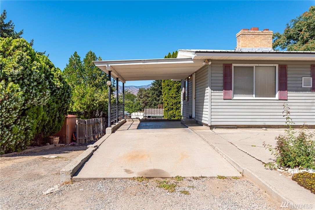 Property Photo: 786 N Jerome Lane WA 98802