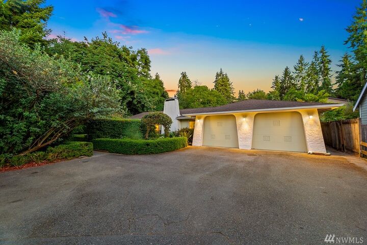 Property Photo:  12131 NE 73rd St  WA 98033 
