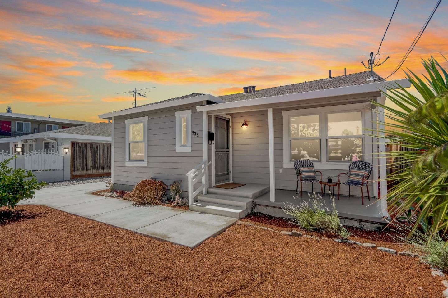 Property Photo:  735 Cedar Street  CA 94063 