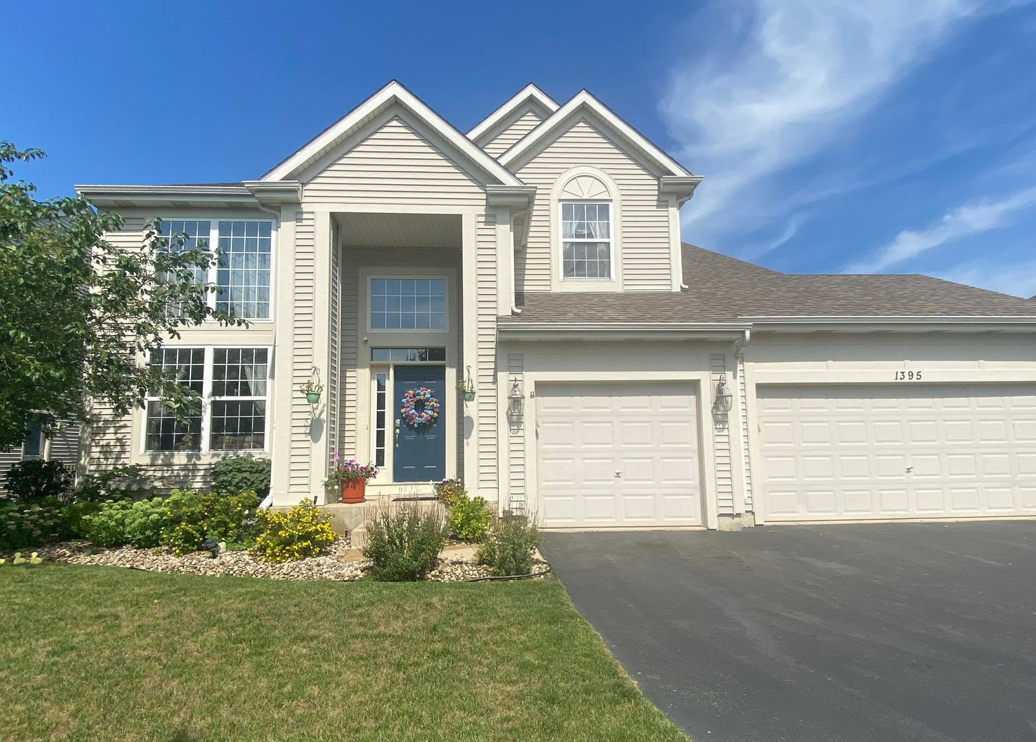 Property Photo: 1395 Wentworth Drive IL 60020